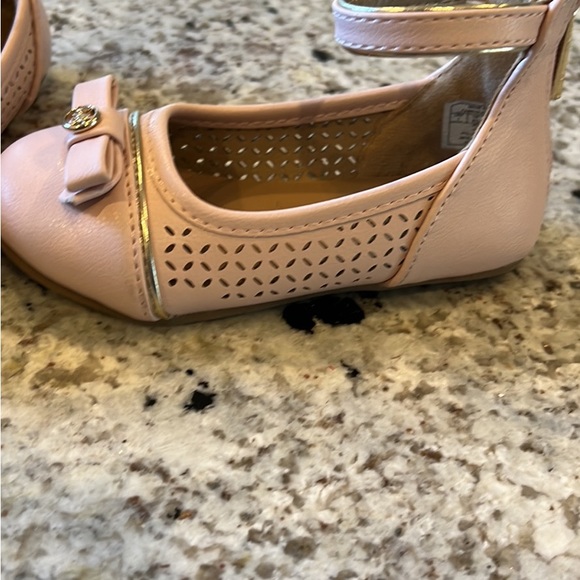 Girls Michael Kors Pink Flats - Picture 3 of 4